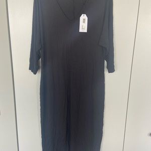 Universal Standard Black V-neck 3/4 sleeved dress Size XS (10-12)